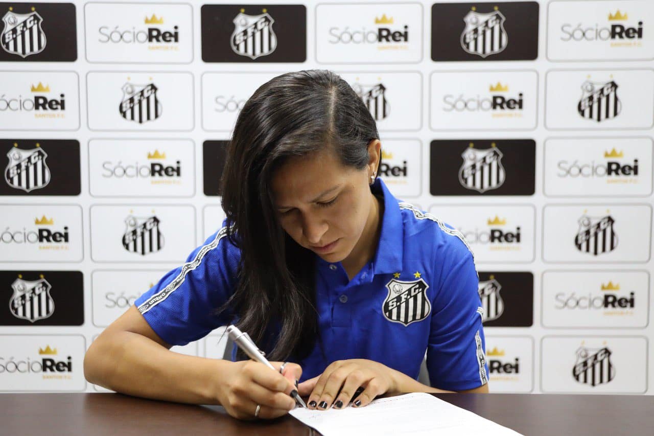 Eliana Stabile: conhe&ccedil;a o novo refor&ccedil;o das Sereias da Vila