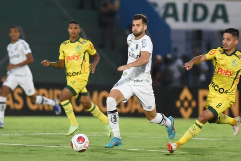 Carille explica mudan&ccedil;as na escala&ccedil;&atilde;o contra o Mirassol: &ldquo;&Eacute; um in&iacute;cio que eu preciso ser forte&rdquo;