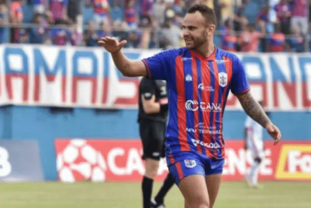 Klenisson celebra primeiro gol pelo Marc&iacute;lio Dias e projeta &ldquo;cl&aacute;ssico&rdquo; contra o Brusque