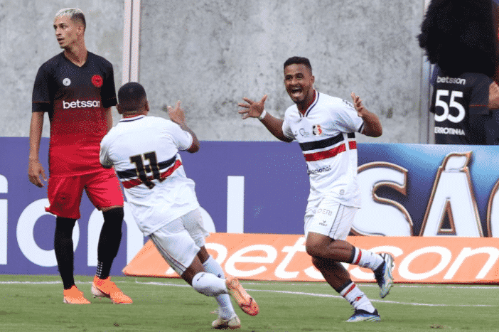 Diante do Salgueiro, Tarc&iacute;sio espera aplicar &ldquo;lei do ex&rdquo; para manter Santa Cruz na lideran&ccedil;a do Pernambucano