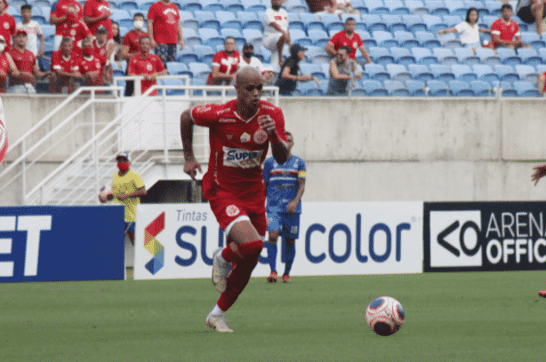 Atacante do América-RN vibra com mais um gol marcado e projeta busca por título do segundo turno