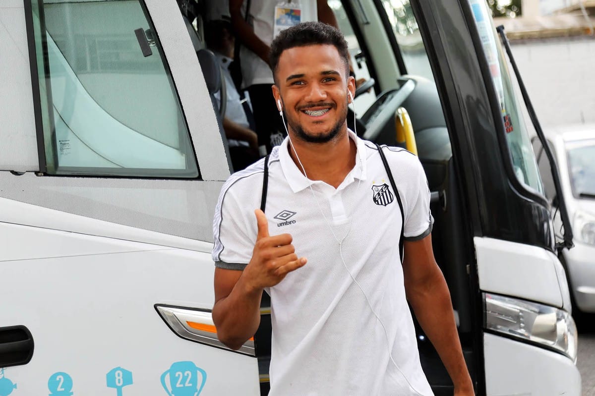 Derick comemora retorno ao elenco principal: &ldquo;Ajudar a equipe quando for solicitado&rdquo;