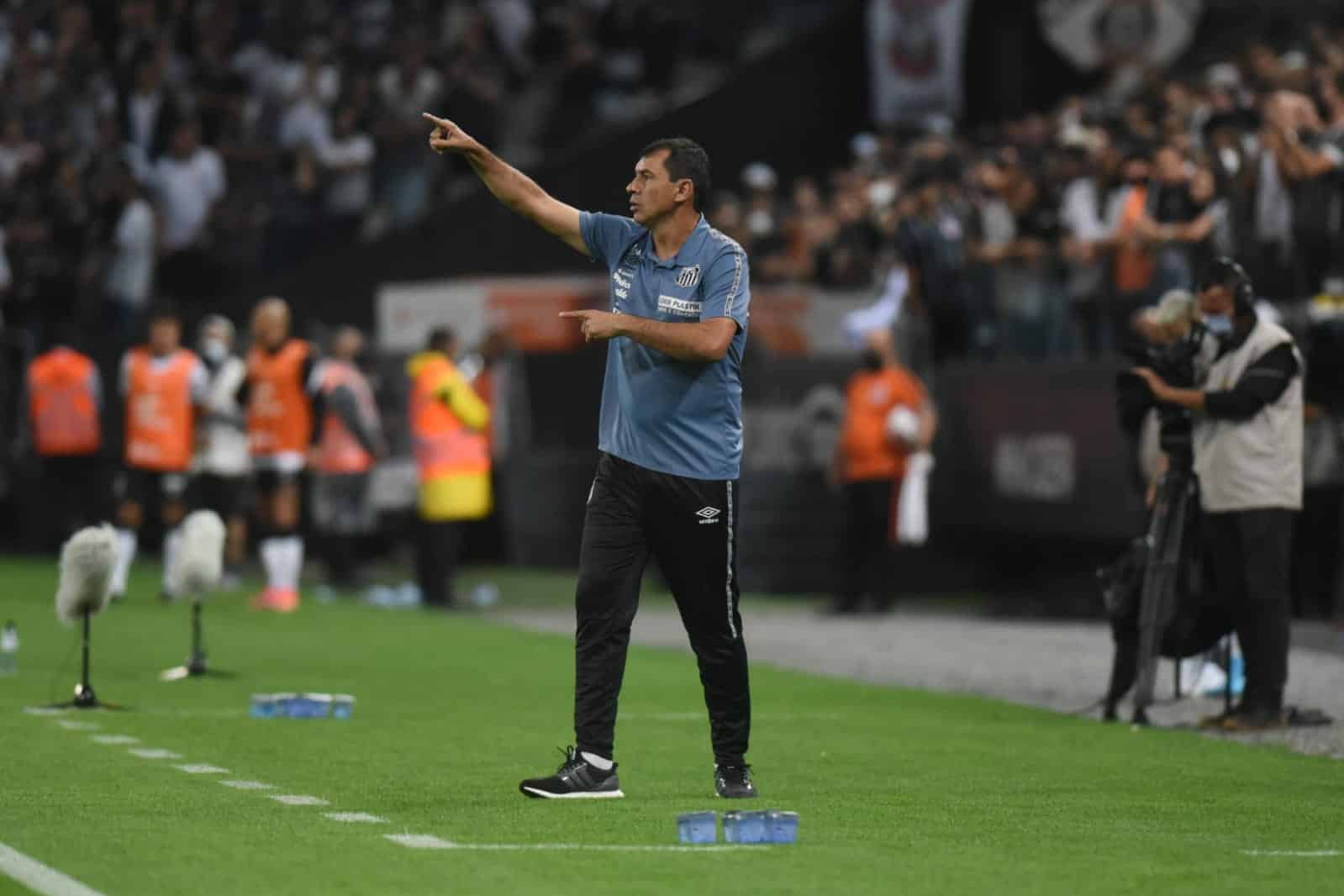 Renova&ccedil;&atilde;o de F&aacute;bio Carille n&atilde;o foi unanimidade no CG