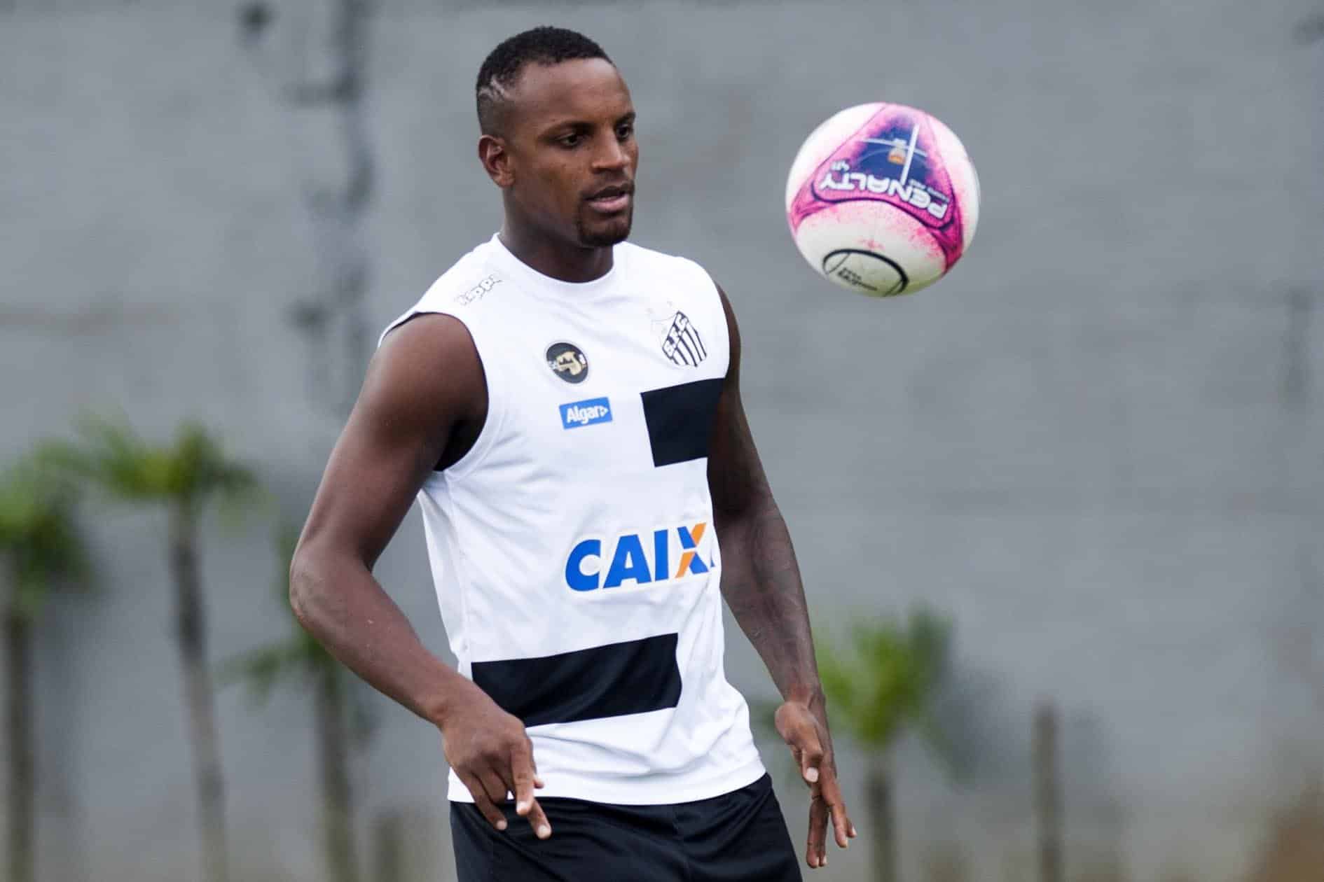 Santos anuncia rescis&atilde;o de contrato com Cleber Reis