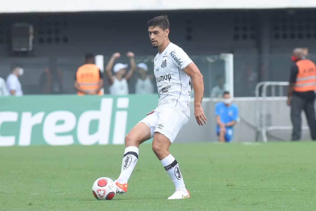 Vel&aacute;zquez tem les&atilde;o confirmada e desfalca o Santos contra o S&atilde;o Bernardo