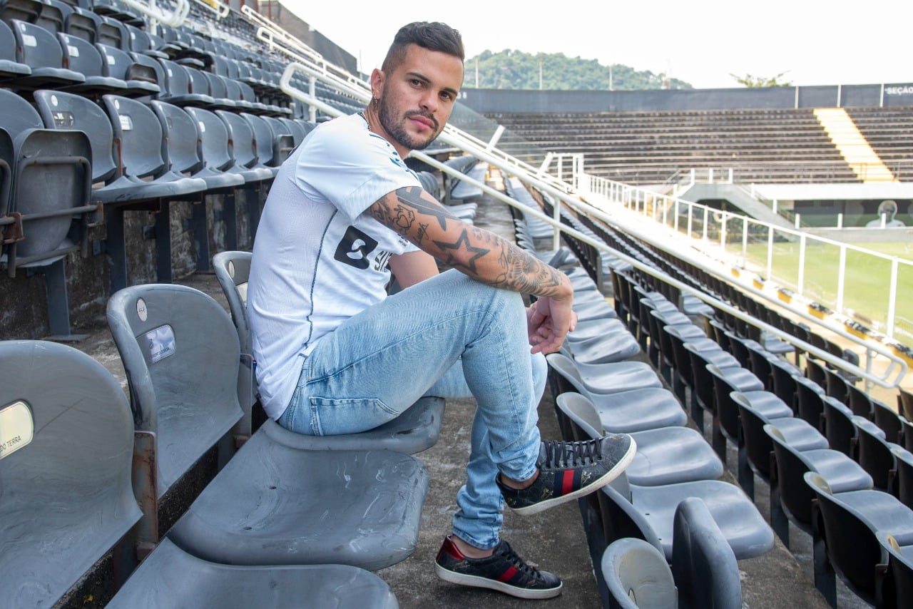 Auro comenta grande obedi&ecirc;ncia t&aacute;tica, mas afirma: &ldquo;Meu forte mesmo &eacute; atacar&rdquo;