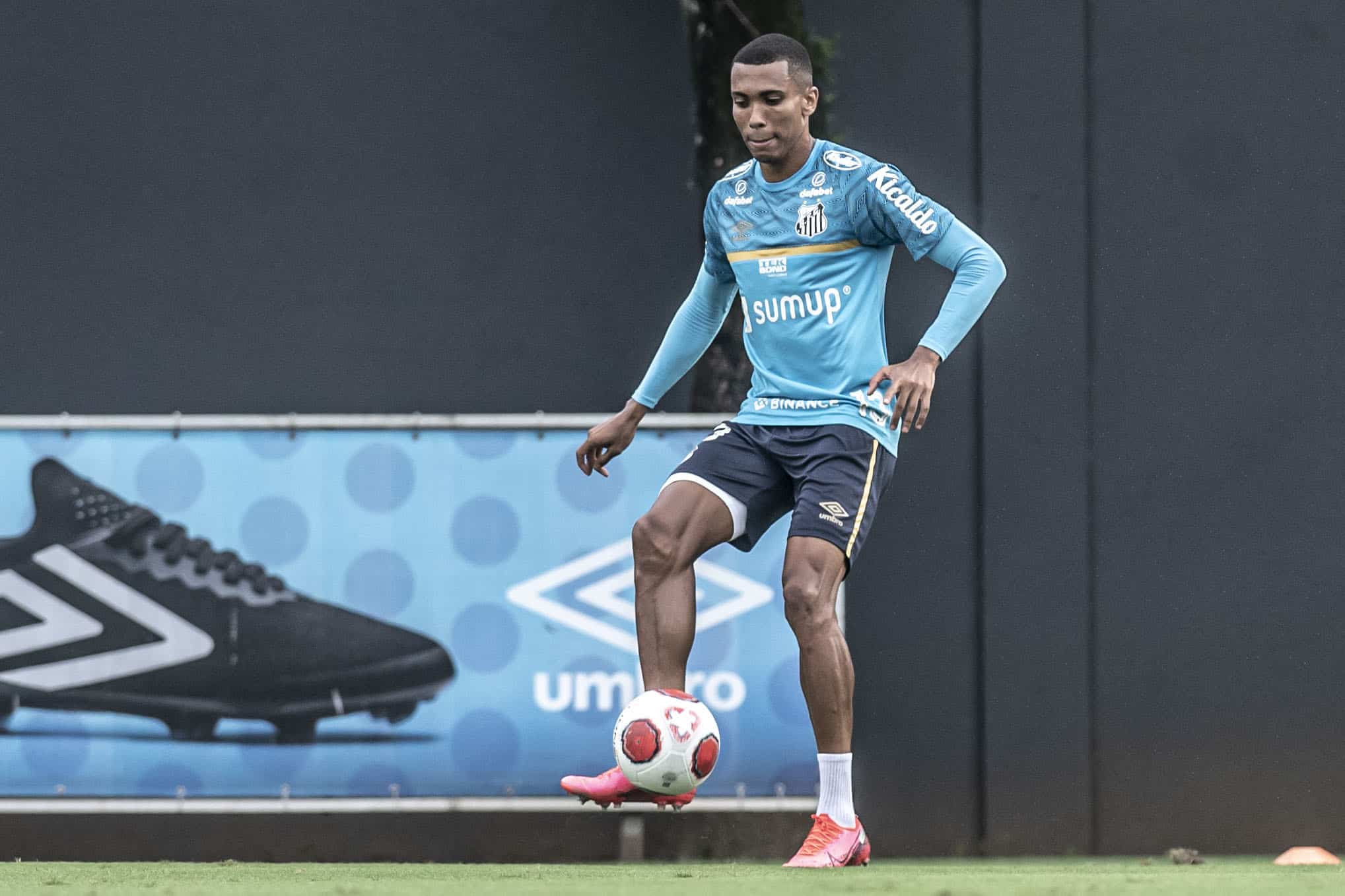 Madson tem lesão confirmada e desfalca o Santos por tempo indeterminado