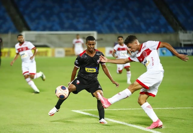 Sob vaias, Am&eacute;rica-RN empata, mas lidera o Potiguar