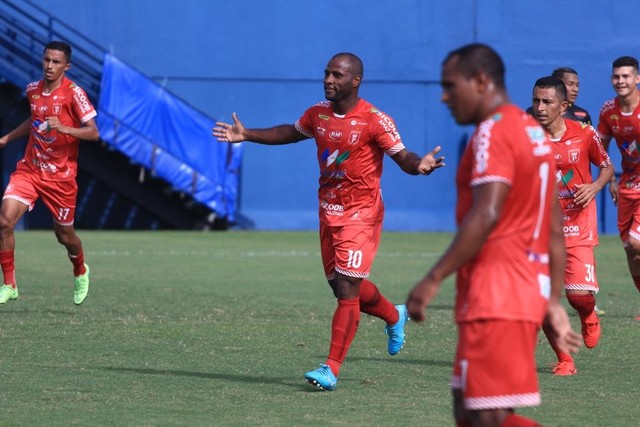 Amazonense: Princesa de Solim&otilde;es goleia Cliper