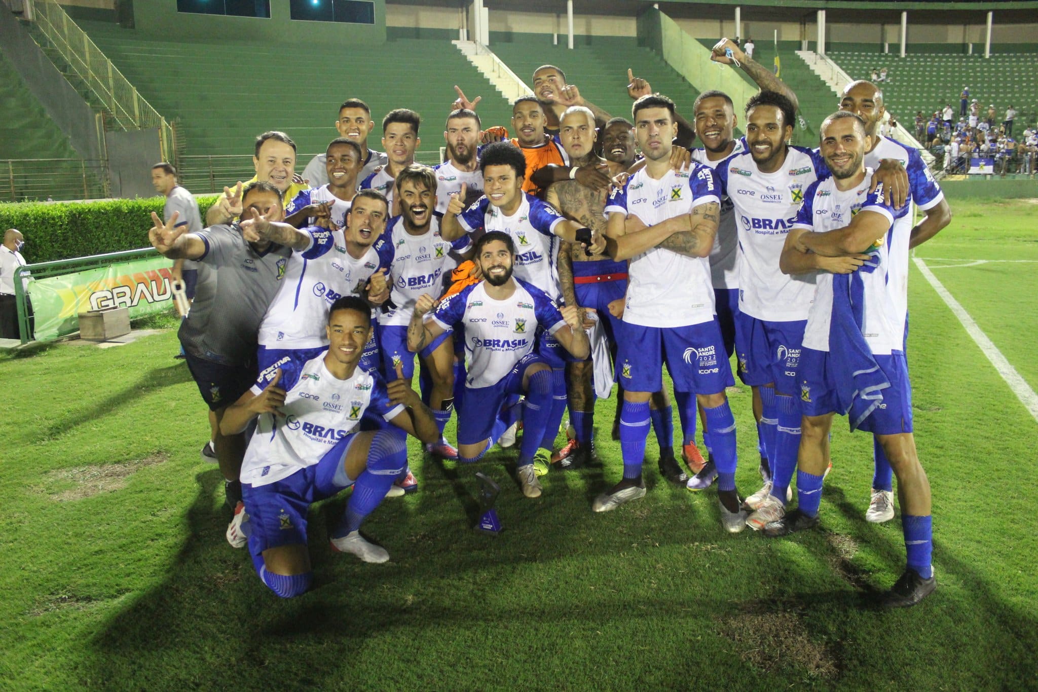 Com direito a virada espetacular, Santo Andr&eacute; vence Guarani, fora de casa