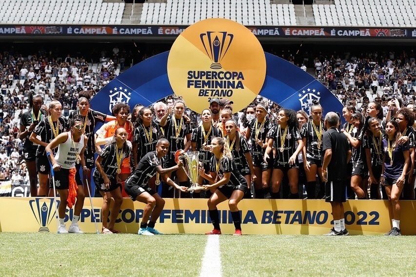 Corinthians Feminino: Seis jogadoras e o t&eacute;cnico Arthur Elias concorrem a melhores da Supercopa