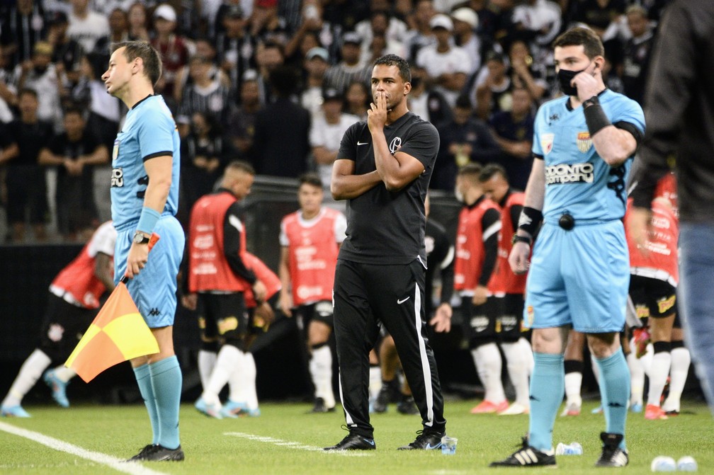 Lázaro exalta evolução do Corinthians: “É uma questão natural”