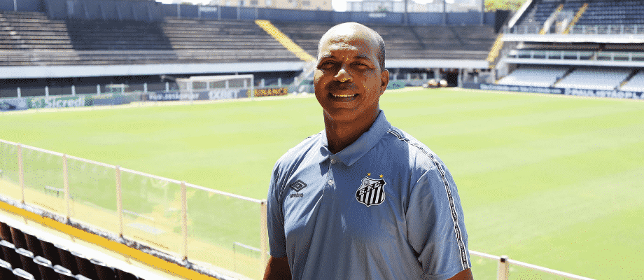 Orlando Ribeiro comemora acerto com o Santos e fala em muito trabalho: &ldquo;Estamos preparados para isso&rdquo;
