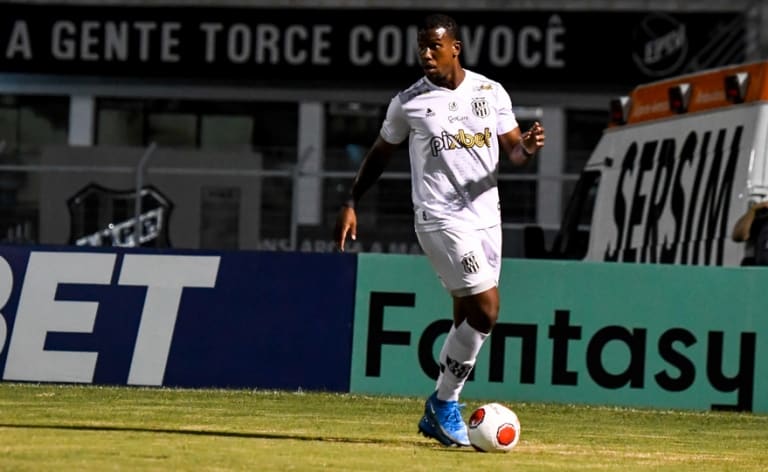 Quem H&eacute;lio dos Anjos vai escalar para enfrentar o Corinthians?