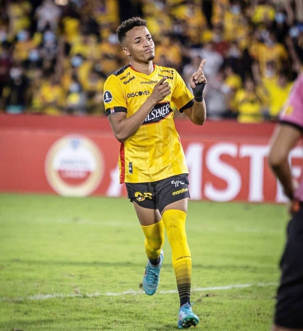 Santos tenta contratação de primeiro pedido de Fabián Bustos, que viria do Equador