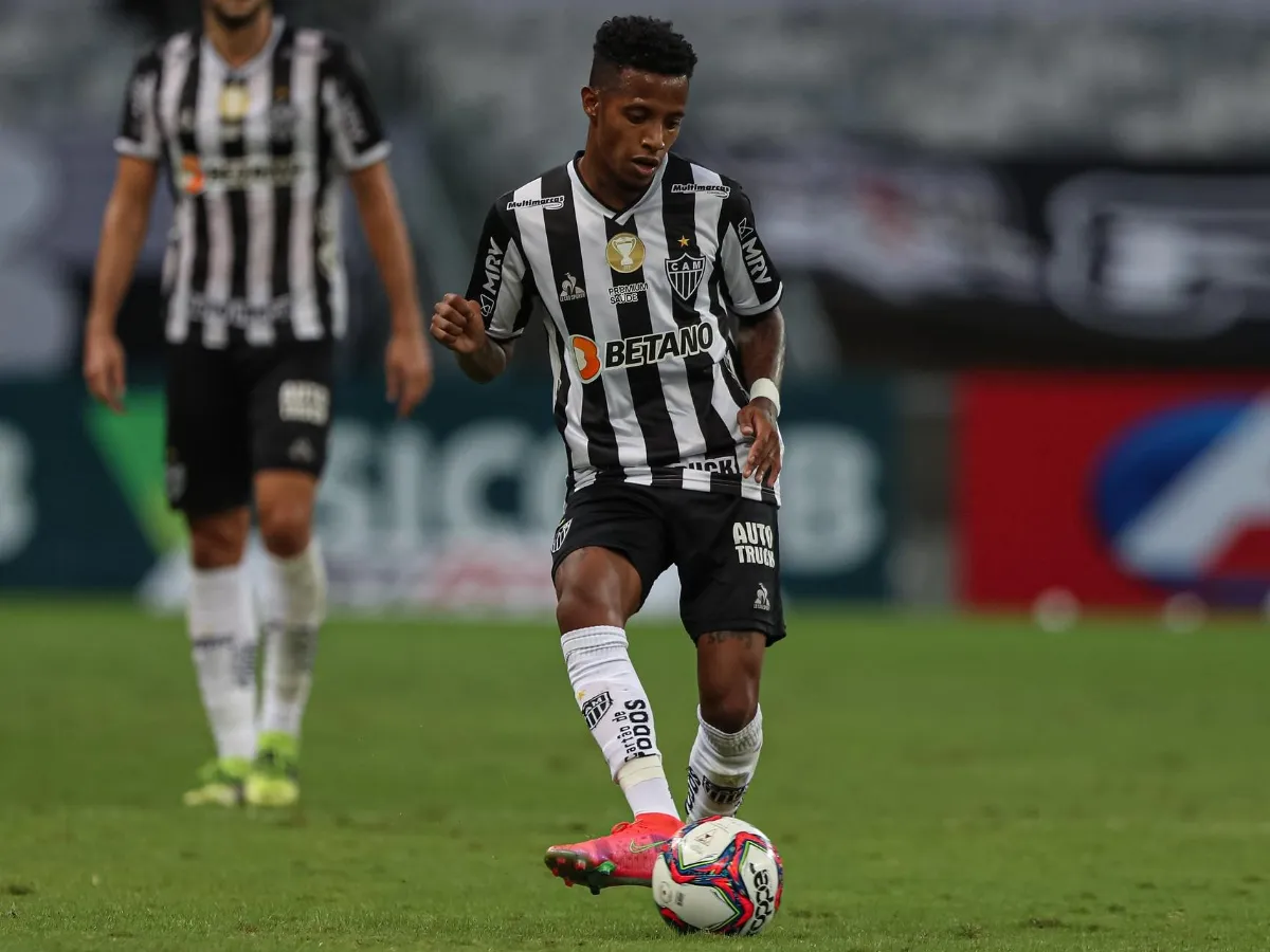 Rodrigo Caetano não descarta permanência de Tchê Tchê: “a gente vai avaliar”