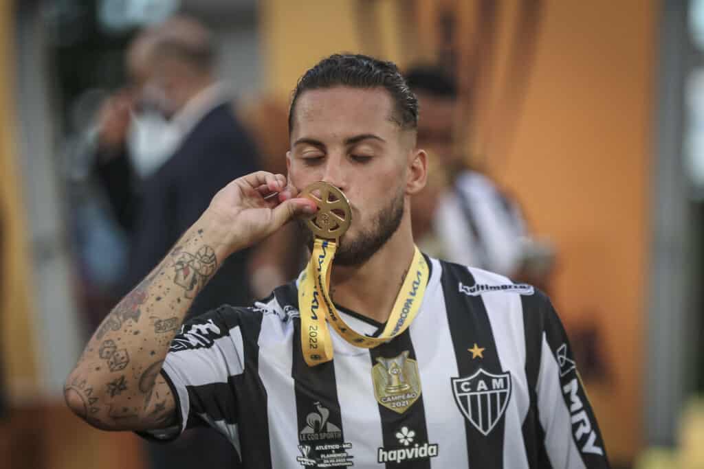 Guga exalta torcida do Galo e refor&ccedil;a desejo de permanecer em Belo Horizonte