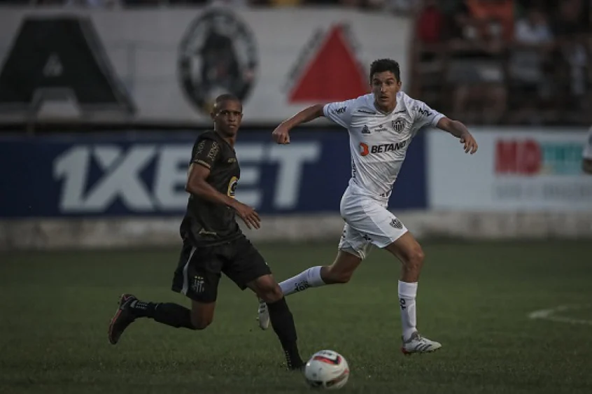 Atl&eacute;tico-MG pode n&atilde;o ter at&eacute; seis pe&ccedil;as para rodada final do Mineiro; Zaracho e Guga retornam