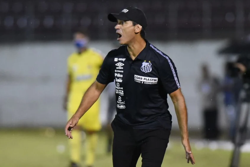 Bustos pede apoio da torcida contra o &Aacute;gua Santa: &ldquo;Precisamos de um clima bom, n&atilde;o um clima hostil&rdquo;