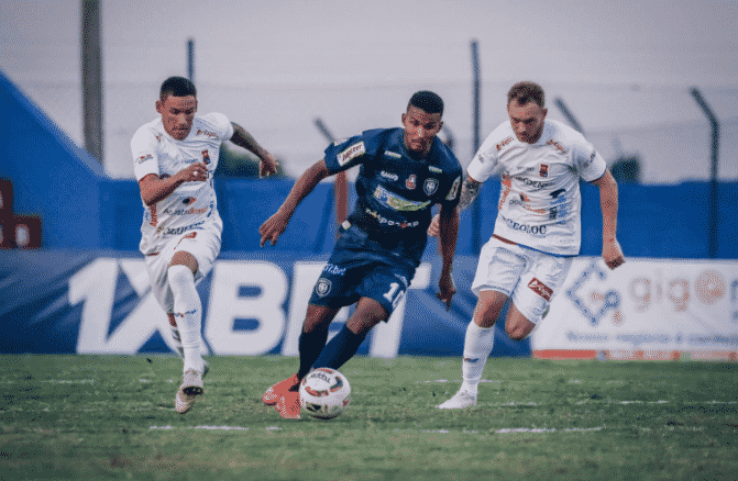 Cianorte conta com talento de Matheus Farinha no Paranaense