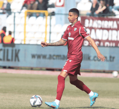 H&aacute; sete anos no exterior, Allyson v&ecirc; amadurecimento em estilo de jogo e projeta acesso na Turquia