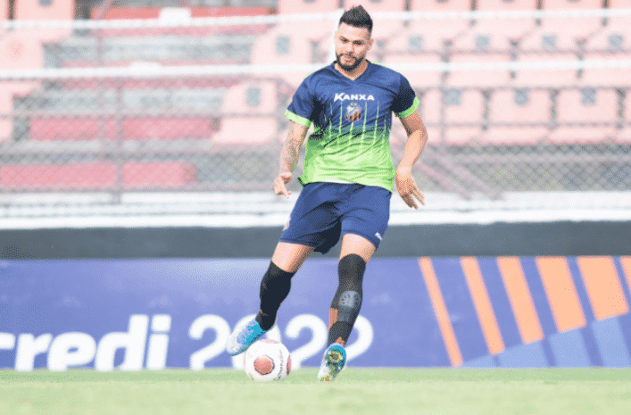 De olho na classificação, Léo Santos projeta confronto decisivo diante da Ponte Preta