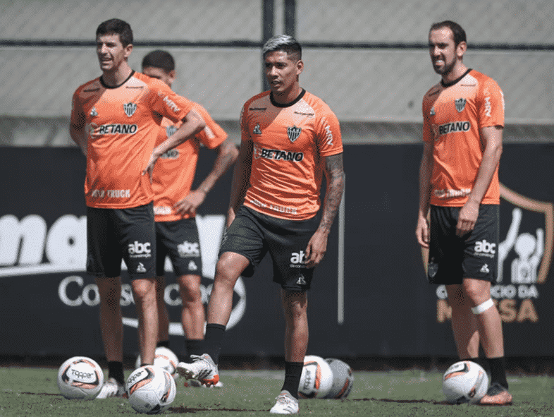 Caetano comenta sobre estrangeiros no Atl&eacute;tico-MG: &ldquo;prefiro ter sete do que n&atilde;o ter o Alonso&rdquo;