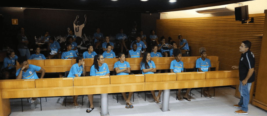 Sereias da Vila realizam media training na Vila Belmiro