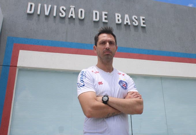 Diogo Siston fala pela primeira vez como professor do sub-20