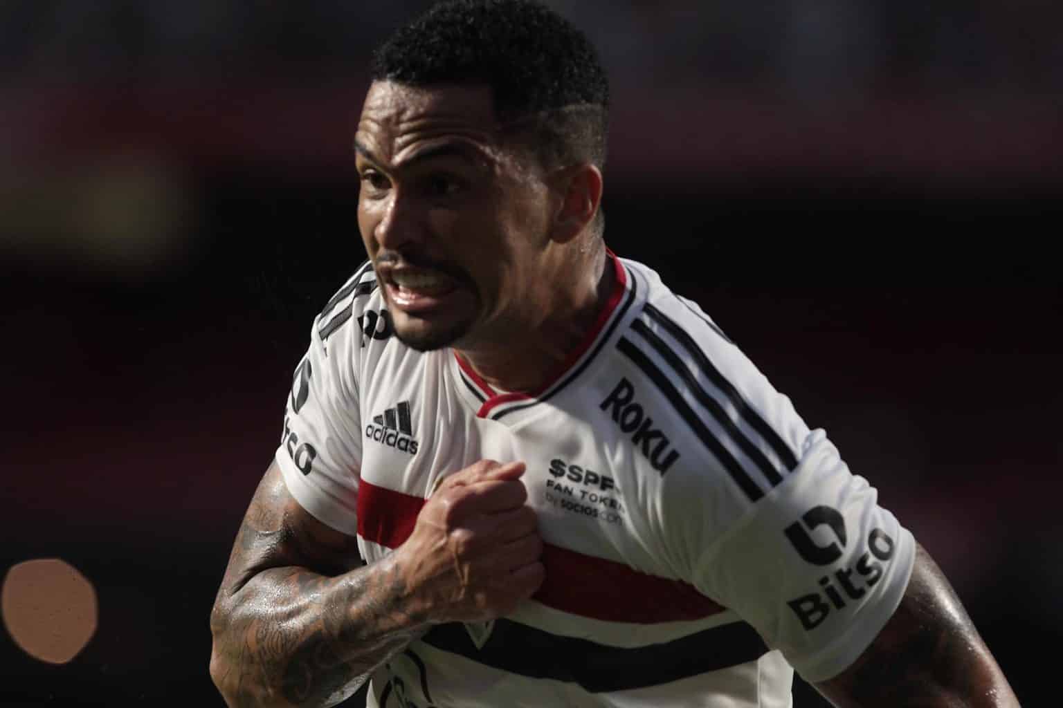 S&atilde;o Paulo marca no fim e elimina Botafogo-SP no Paulist&atilde;o