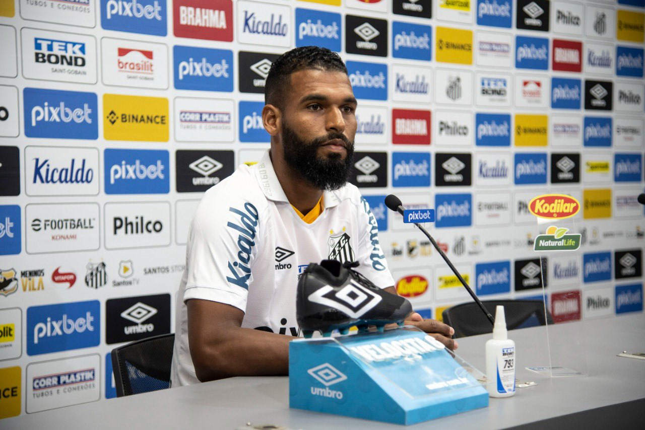 Willian Maranh&atilde;o comenta sobre treinos de Bustos: &ldquo;Cobrando bastante intensidade e marca&ccedil;&atilde;o alta&rdquo;