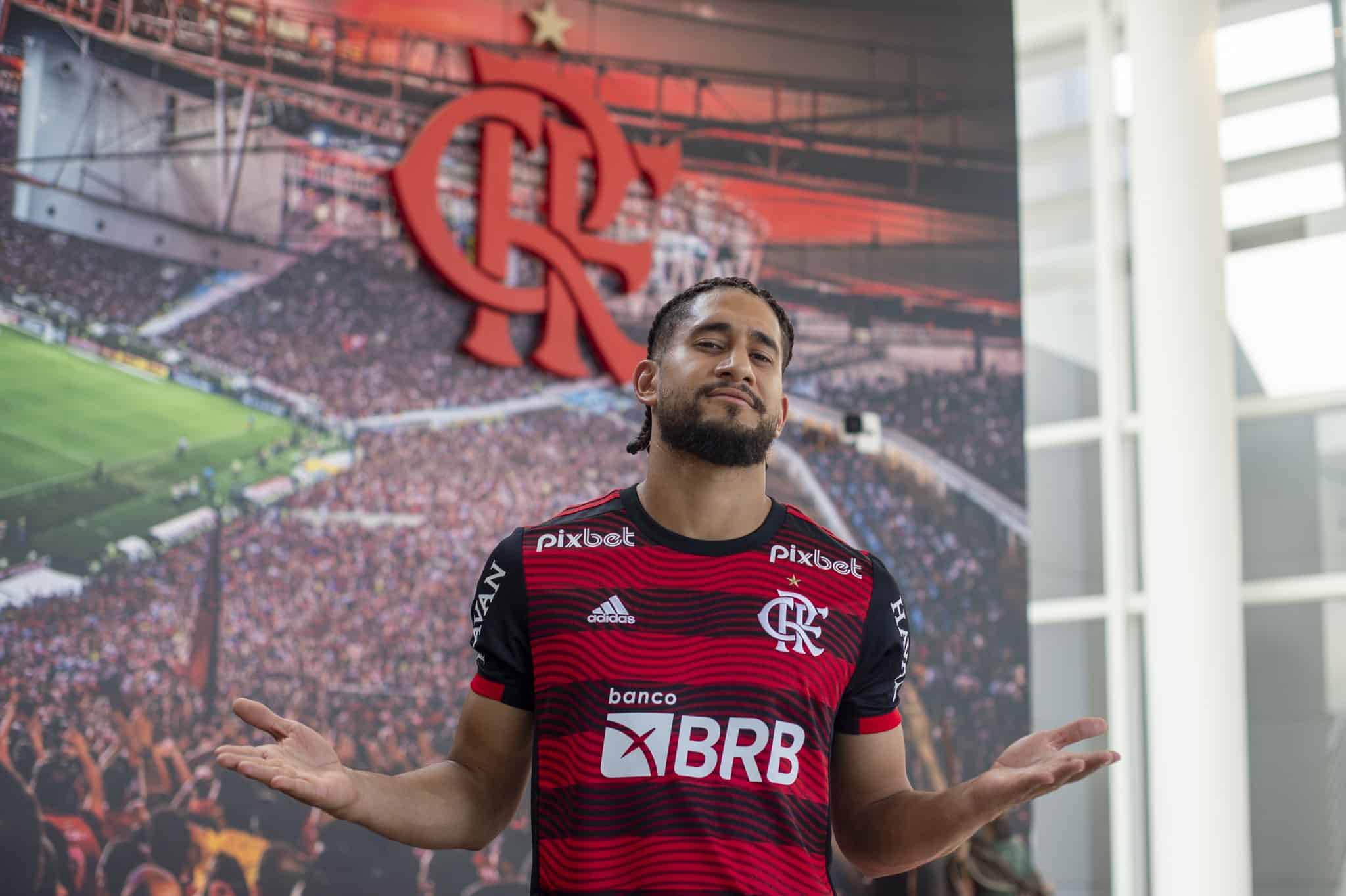 Flamengo tem in&iacute;cio de semana agitado, com apresenta&ccedil;&atilde;o de refor&ccedil;o e volta aos treinos