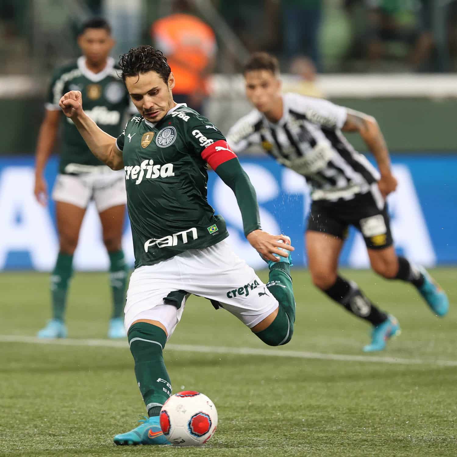 Palmeiras vence e complica o Santos no Paulist&atilde;o