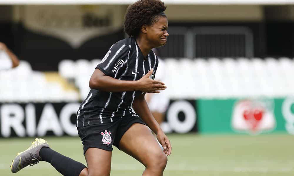 Atletas comemoram vit&oacute;ria do Corinthians no Brasileir&atilde;o Feminino