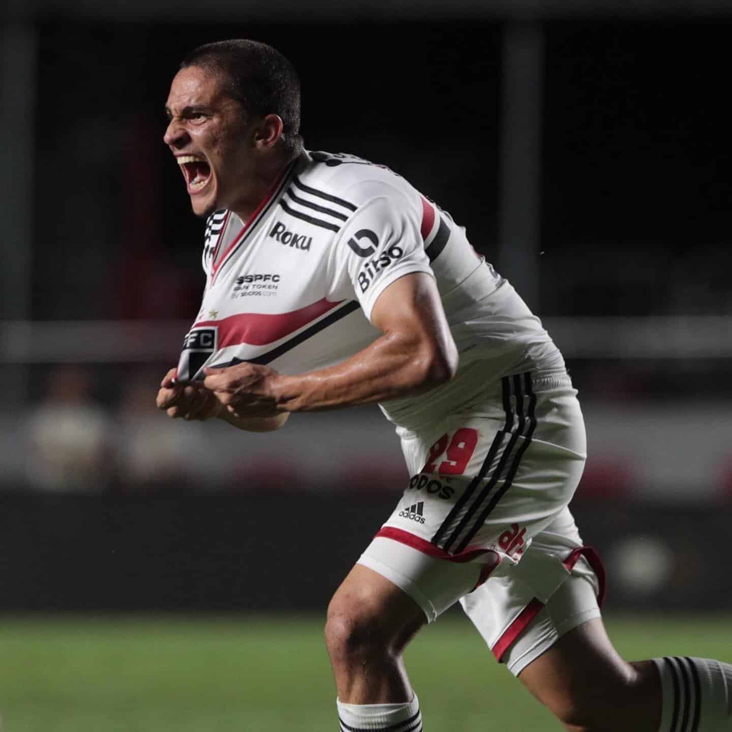 No primeiro jogo da final entre S&atilde;o Paulo x Palmeiras, o Tricolor fez uma &oacute;tima partida e venceu por dois gols de diferen&ccedil;a