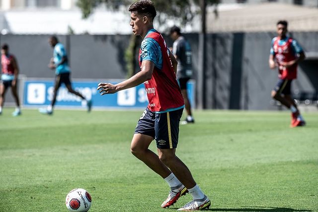 Tottenham e West Ham demonstram interesse por boliviano do Santos