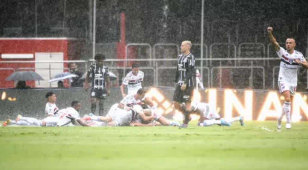 S&atilde;o Paulo vence Corinthians em estreia de Vitor Pereira