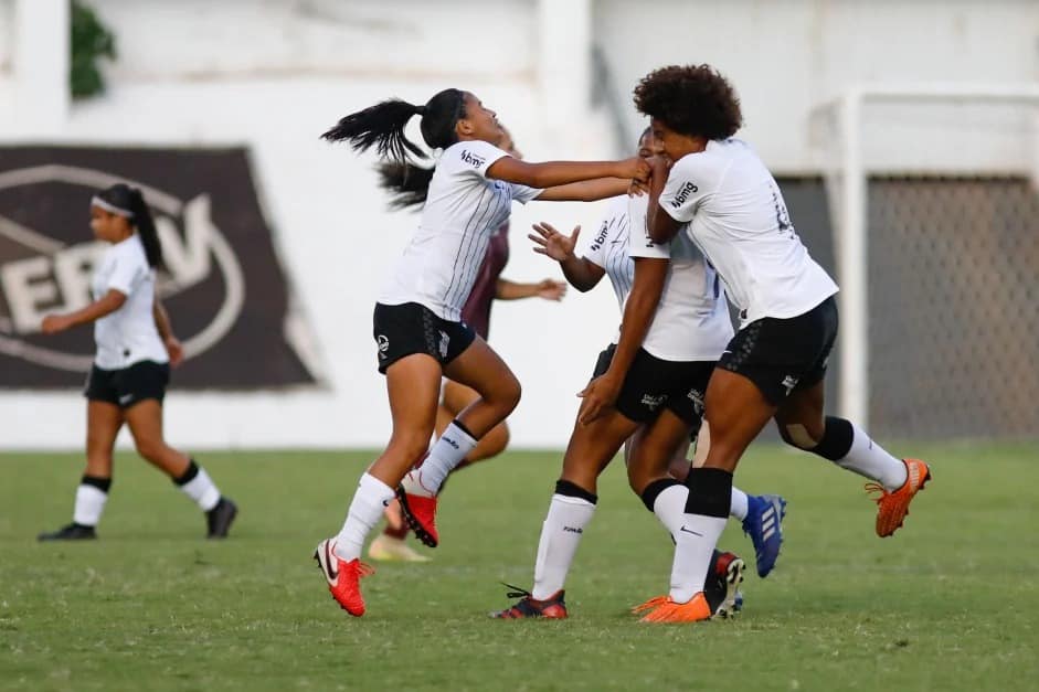 Atletas deixam as categorias de base do Corinthians