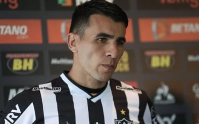 Junior Alonso nega status de &iacute;dolo do Atl&eacute;tico-MG: &ldquo;N&atilde;o mere&ccedil;o tanto&rdquo;