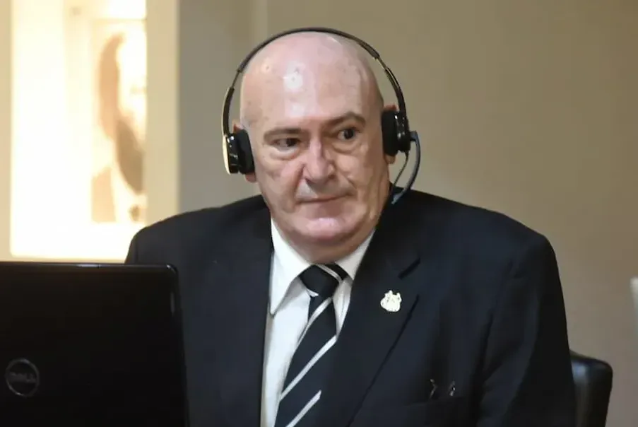 Rueda comenta diminui&ccedil;&atilde;o da d&iacute;vida do Santos: &ldquo;Vira e mexe aparece alguma coisa do arm&aacute;rio&rdquo;