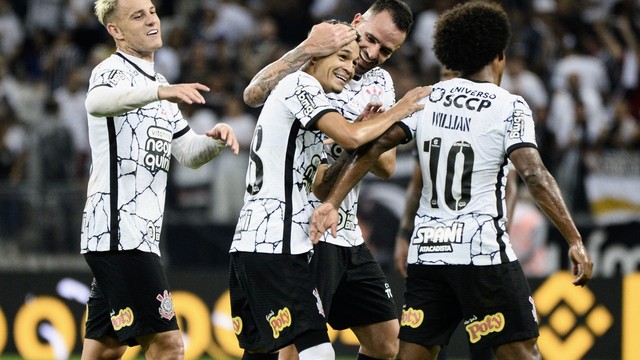 Corinthians goleia a Ponte Preta na Neo Qu&iacute;mica Arena