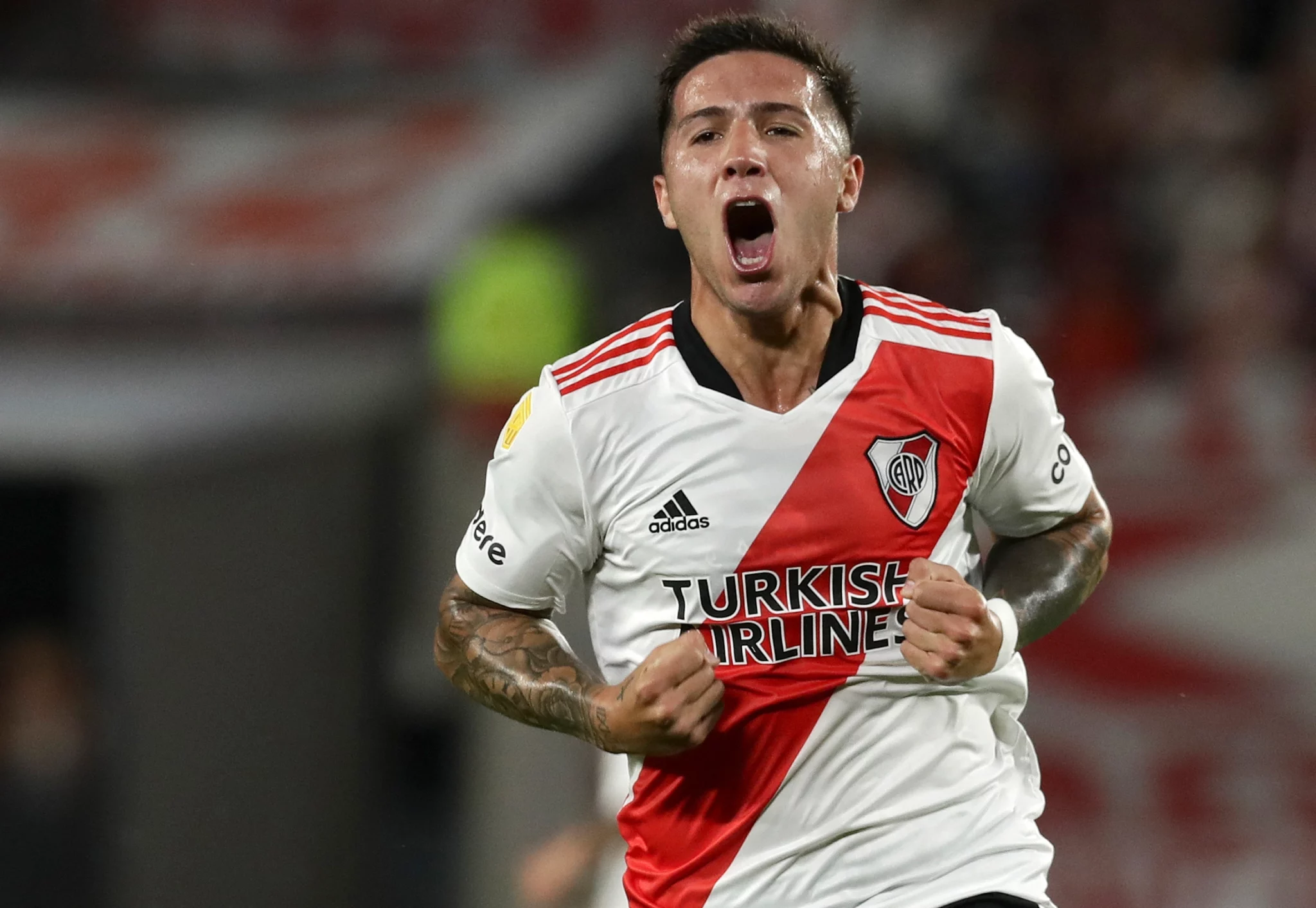 Enzo Fern&aacute;ndez &eacute; pedido na sele&ccedil;&atilde;o por campe&atilde;o do mundo