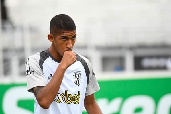 Igor Formiga assina contrato definitivo com a Ponte Preta
