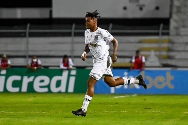 Matheus Jesus se pronuncia sobre doping