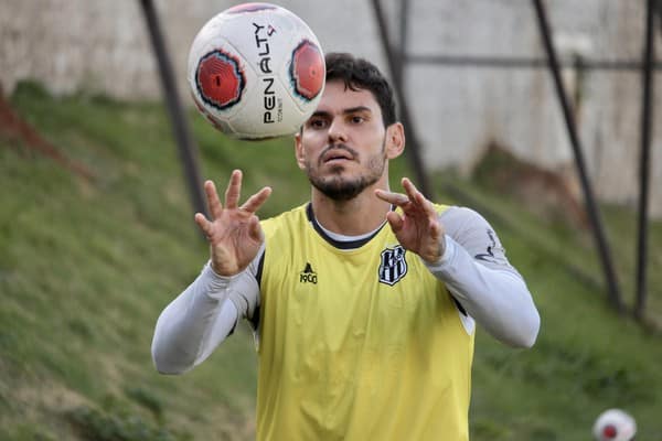 Fabr&iacute;cio espera melhora do time na S&eacute;rie B: &ldquo;O grupo sabe do seu potencial e do quanto pode evoluir este ano&rdquo;