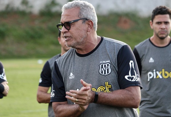 H&eacute;lio convive com d&uacute;vidas para estreia da Ponte