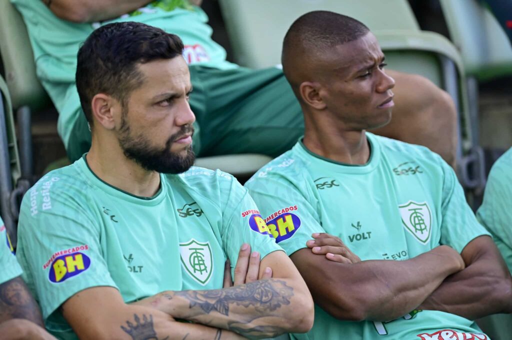 Felipe Azevedo questiona aus&ecirc;ncia do VAR na Libertadores