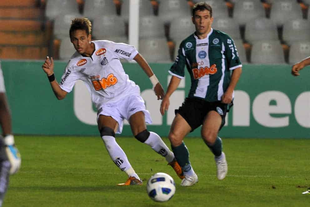 Santos defende tabu de 11 anos sem perder para o Coritiba na Vila Belmiro