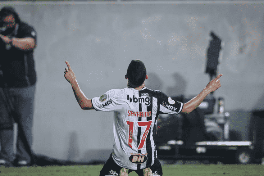 Atl&eacute;tico-MG encaminha venda de Savarino aos Estados Unidos; torcida protesta