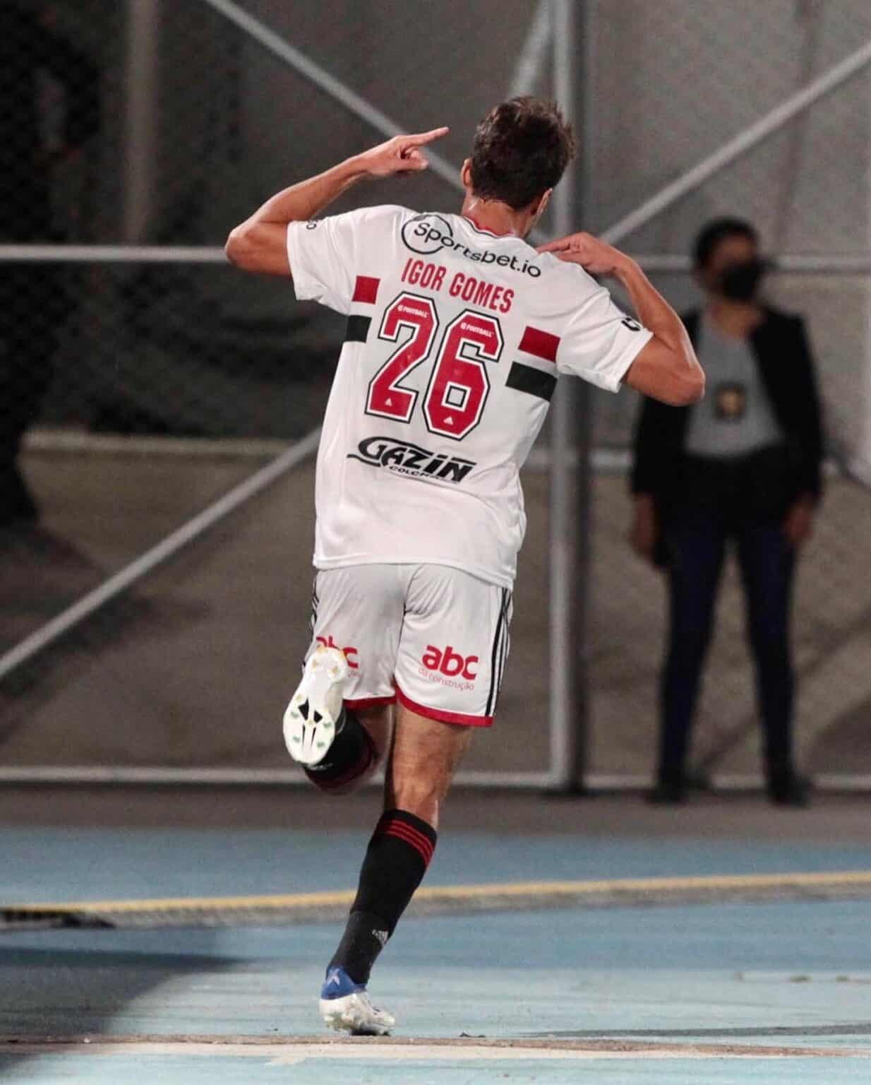 Meia ganha moral ap&oacute;s boas partidas no S&atilde;o Paulo